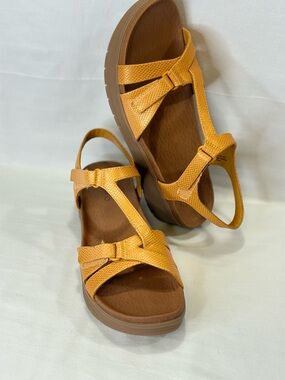 **NEW** BEAR TRAPS Orange T-Strap Platform Sandals w/Velcro Closures SZ 8.5 $79
